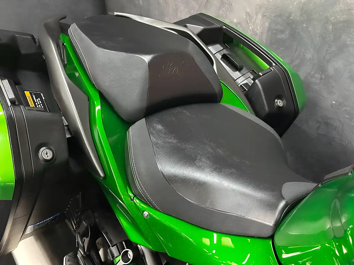 Used 2018 Kawasaki Ninja H2 Sx Se Green - Interior and Exterior details 12