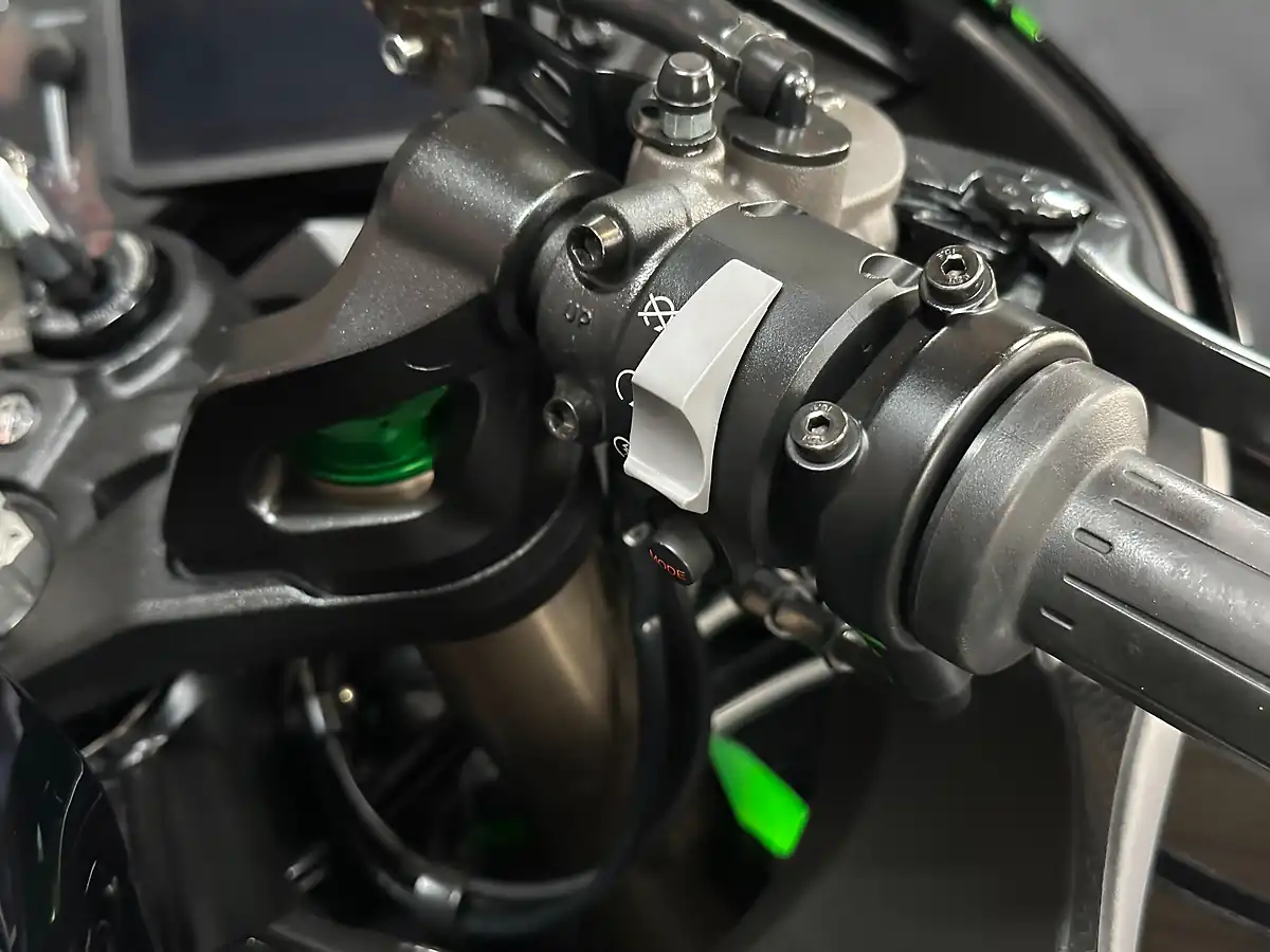 Used 2018 Kawasaki Ninja H2 Sx Se Green - Interior and Exterior details 14