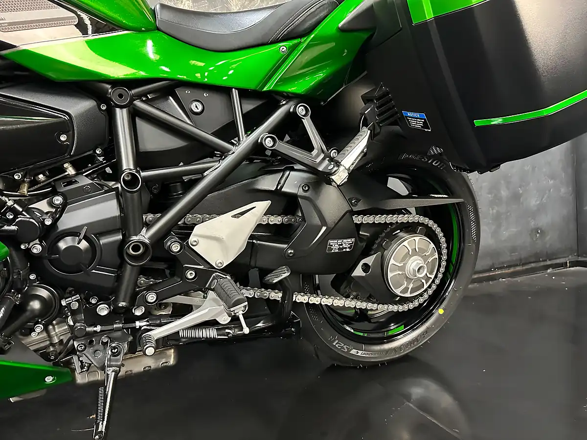 Used 2018 Kawasaki Ninja H2 Sx Se Green - Interior and Exterior details 18
