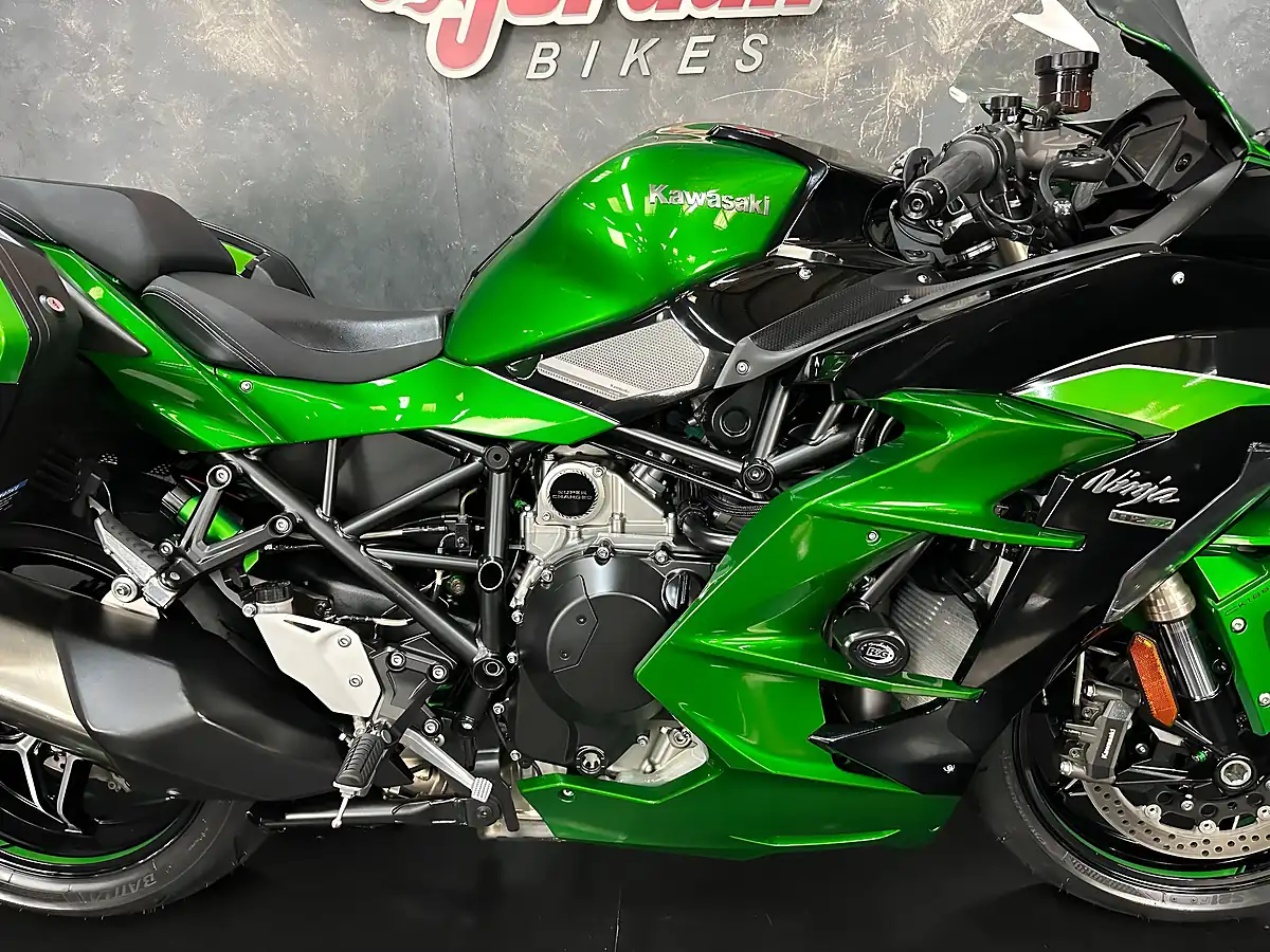 Used 2018 Kawasaki Ninja H2 Sx Se Green - Interior and Exterior details 7