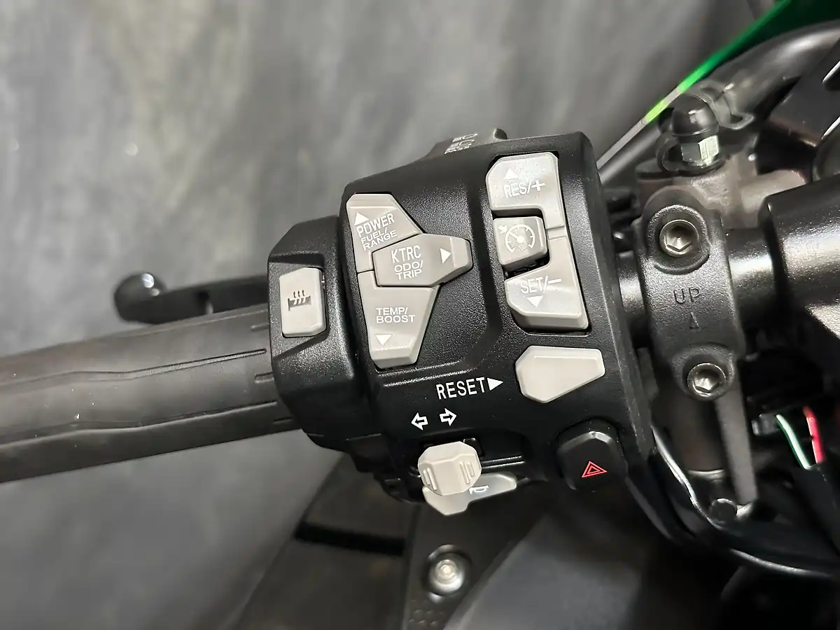Used 2018 Kawasaki Ninja H2 Sx Se Green - Interior and Exterior details 16