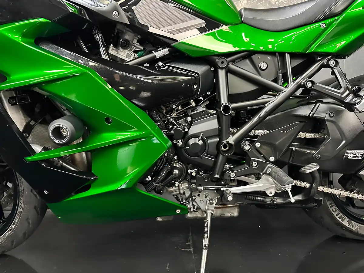 Used 2018 Kawasaki Ninja H2 Sx Se Green - Interior and Exterior details 18