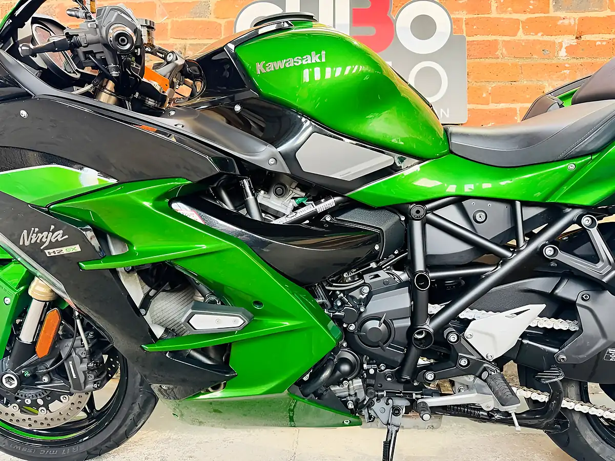 Used 2018 Kawasaki Ninja H2 Sx Se Green - Interior and Exterior details 18