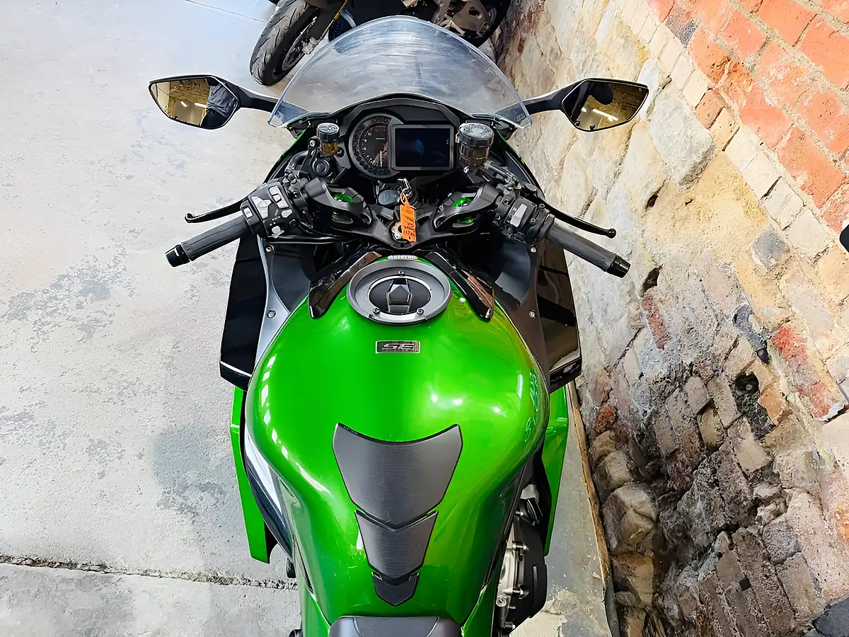 Used 2018 Kawasaki Ninja H2 Sx Se Green - Interior and Exterior details 19