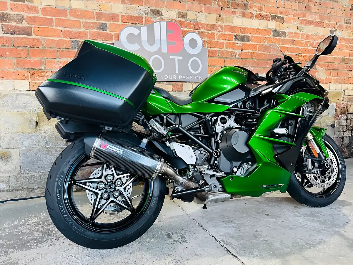 Used 2018 Kawasaki Ninja H2 Sx Se Green - Interior and Exterior details 4
