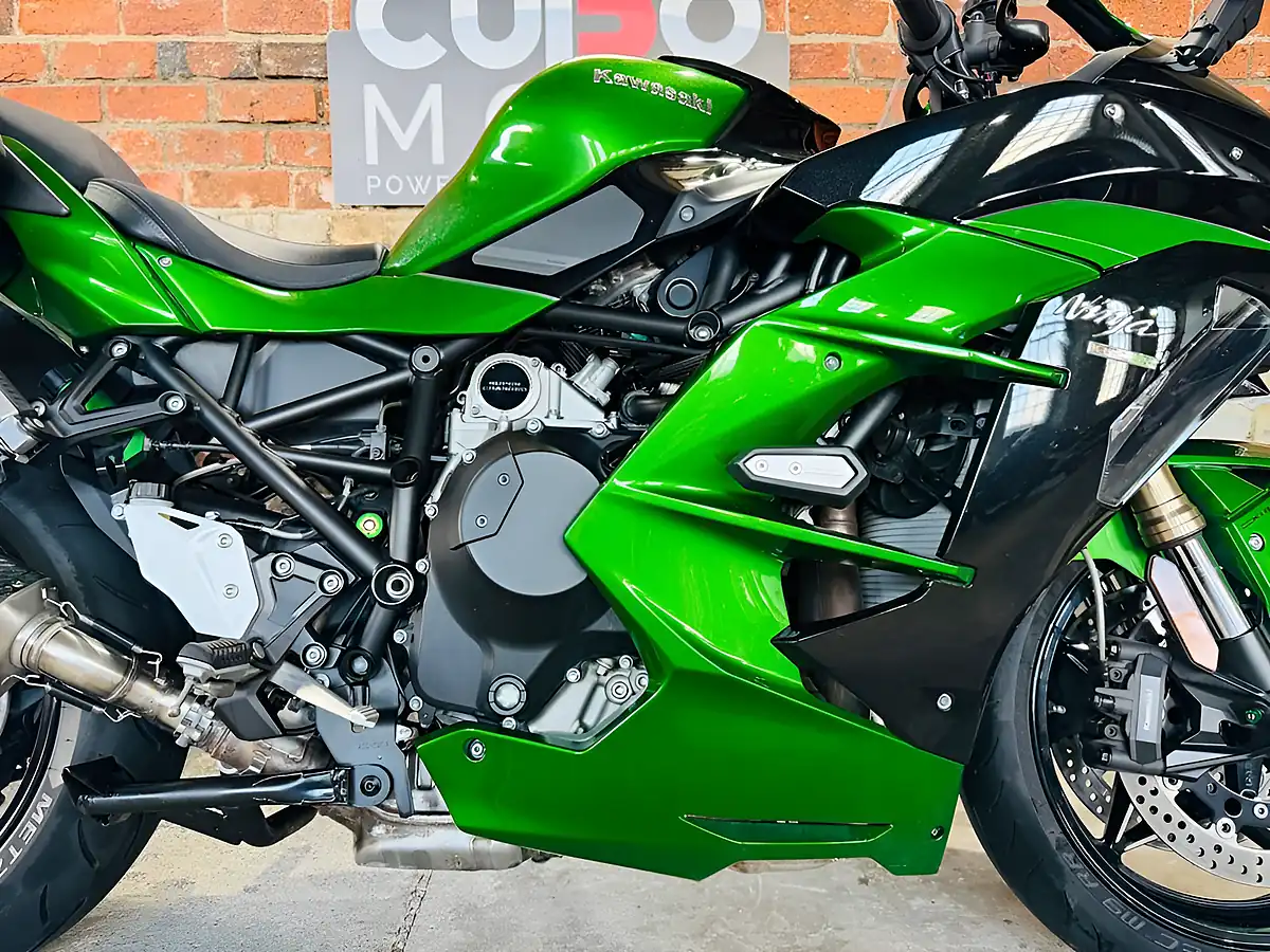 Used 2018 Kawasaki Ninja H2 Sx Se Green - Interior and Exterior details 7