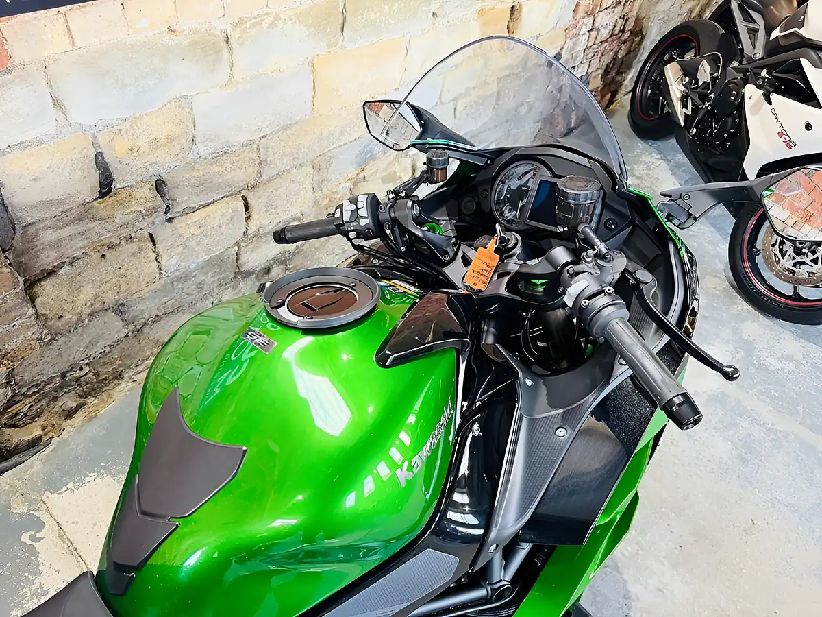Used 2018 Kawasaki Ninja H2 Sx Se Green - Interior and Exterior details 9