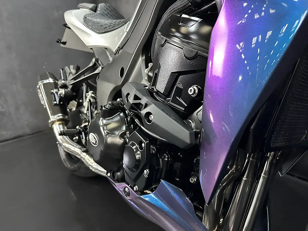 Used 2018 Kawasaki Z1000 Supernaked Orange - Interior and Exterior details 12