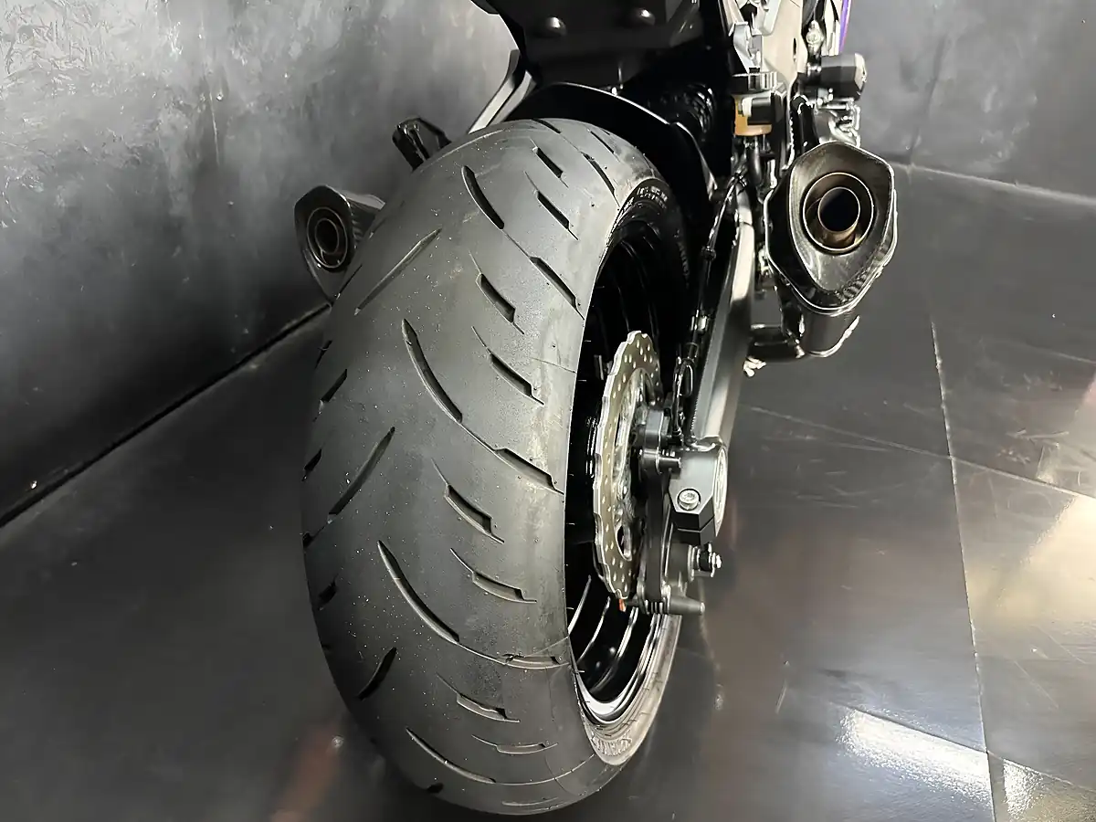 Used 2018 Kawasaki Z1000 Supernaked Orange - Interior and Exterior details 15