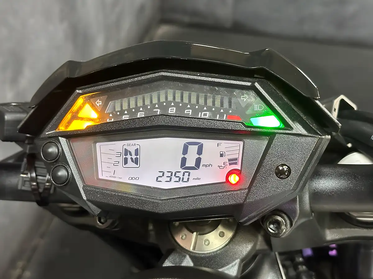 Used 2018 Kawasaki Z1000 Supernaked Orange - Interior and Exterior details 3