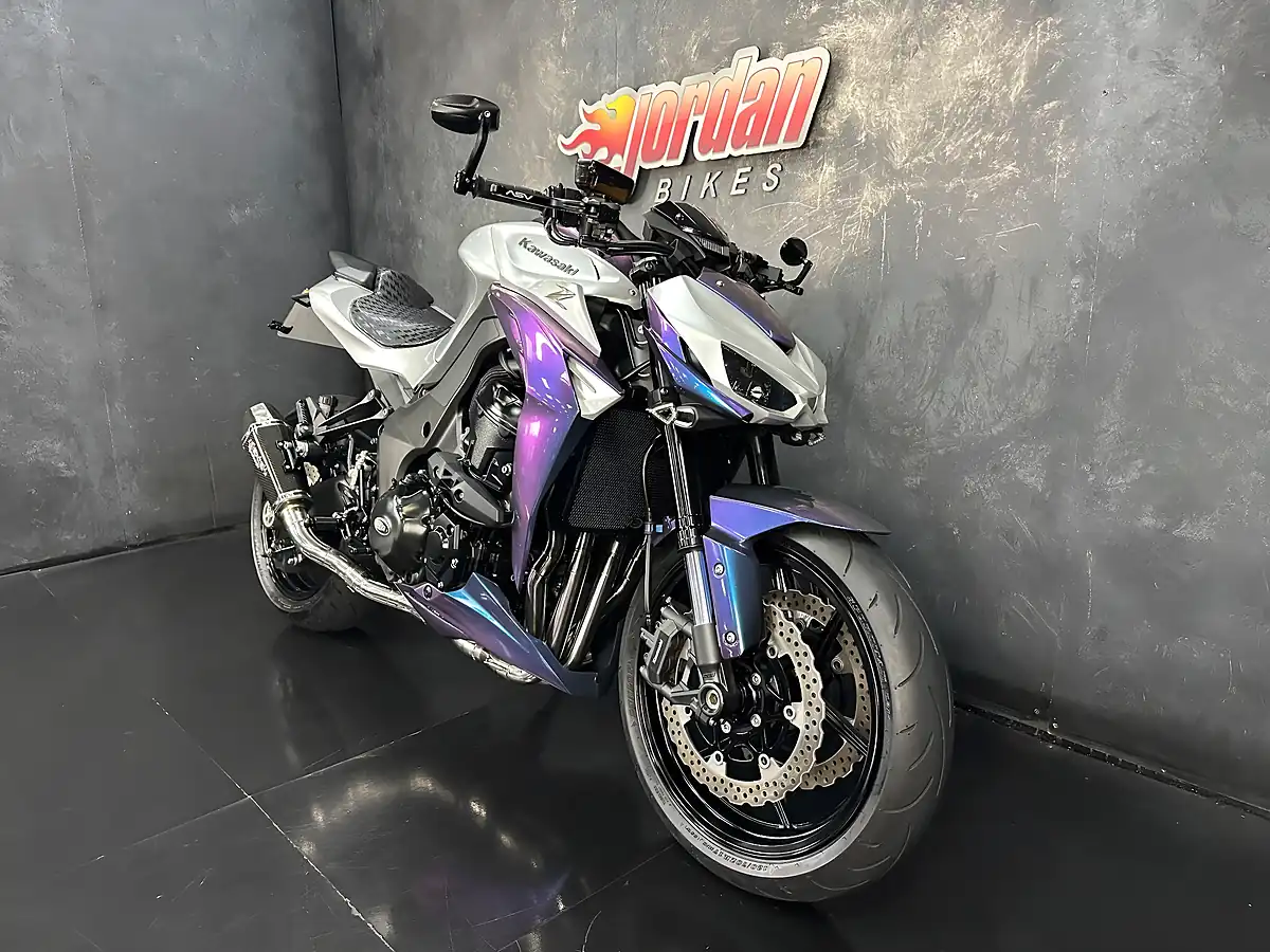 Used 2018 Kawasaki Z1000 Supernaked Orange - Interior and Exterior details 4