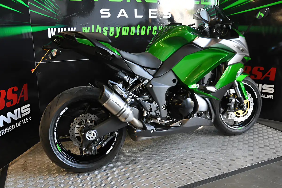 Used 2018 Kawasaki Z1000 Sx Green - Interior and Exterior details 11
