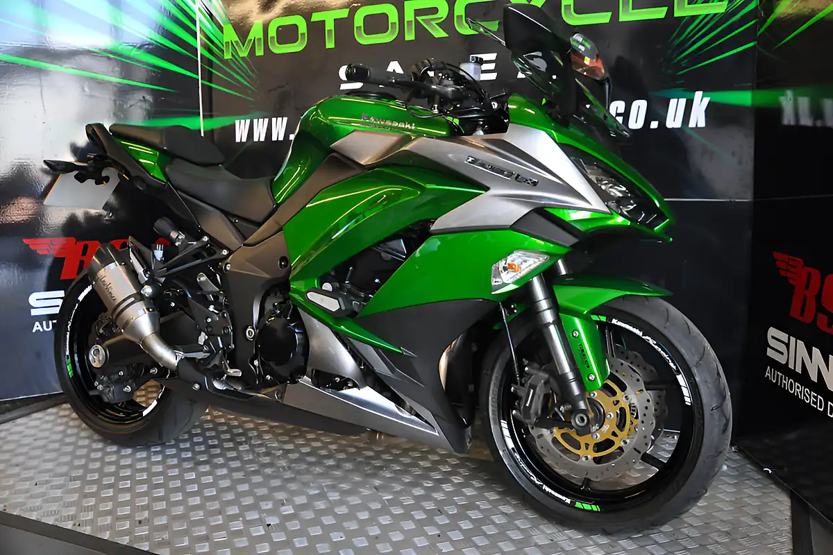 Used 2018 Kawasaki Z1000 Sx Green - Interior and Exterior details 12