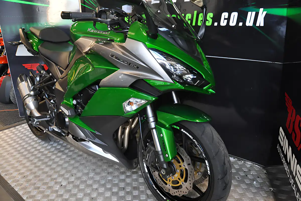 Used 2018 Kawasaki Z1000 Sx Green - Interior and Exterior details 13