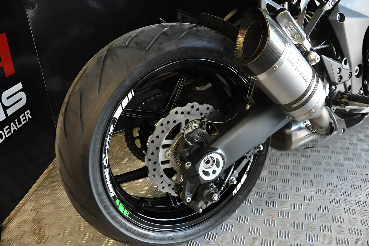 Used 2018 Kawasaki Z1000 Sx Green - Interior and Exterior details 16