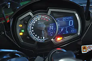 Used 2018 Kawasaki Z1000 Sx Green - Interior and Exterior details 20