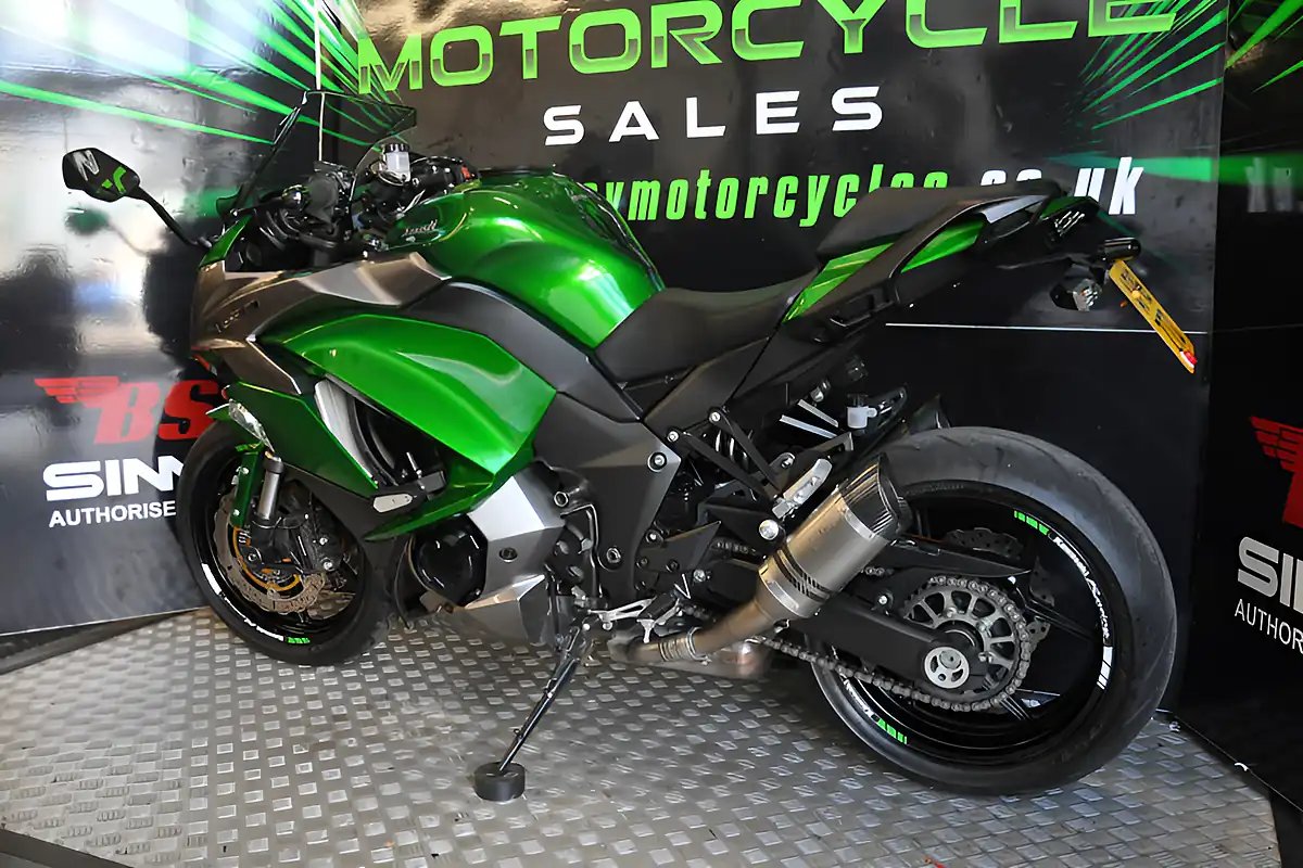 Used 2018 Kawasaki Z1000 Sx Green - Interior and Exterior details 5