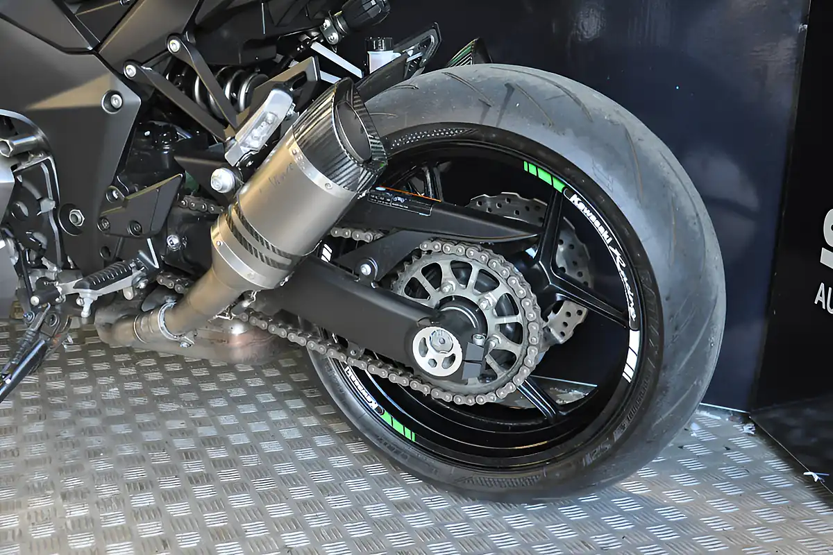 Used 2018 Kawasaki Z1000 Sx Green - Interior and Exterior details 6