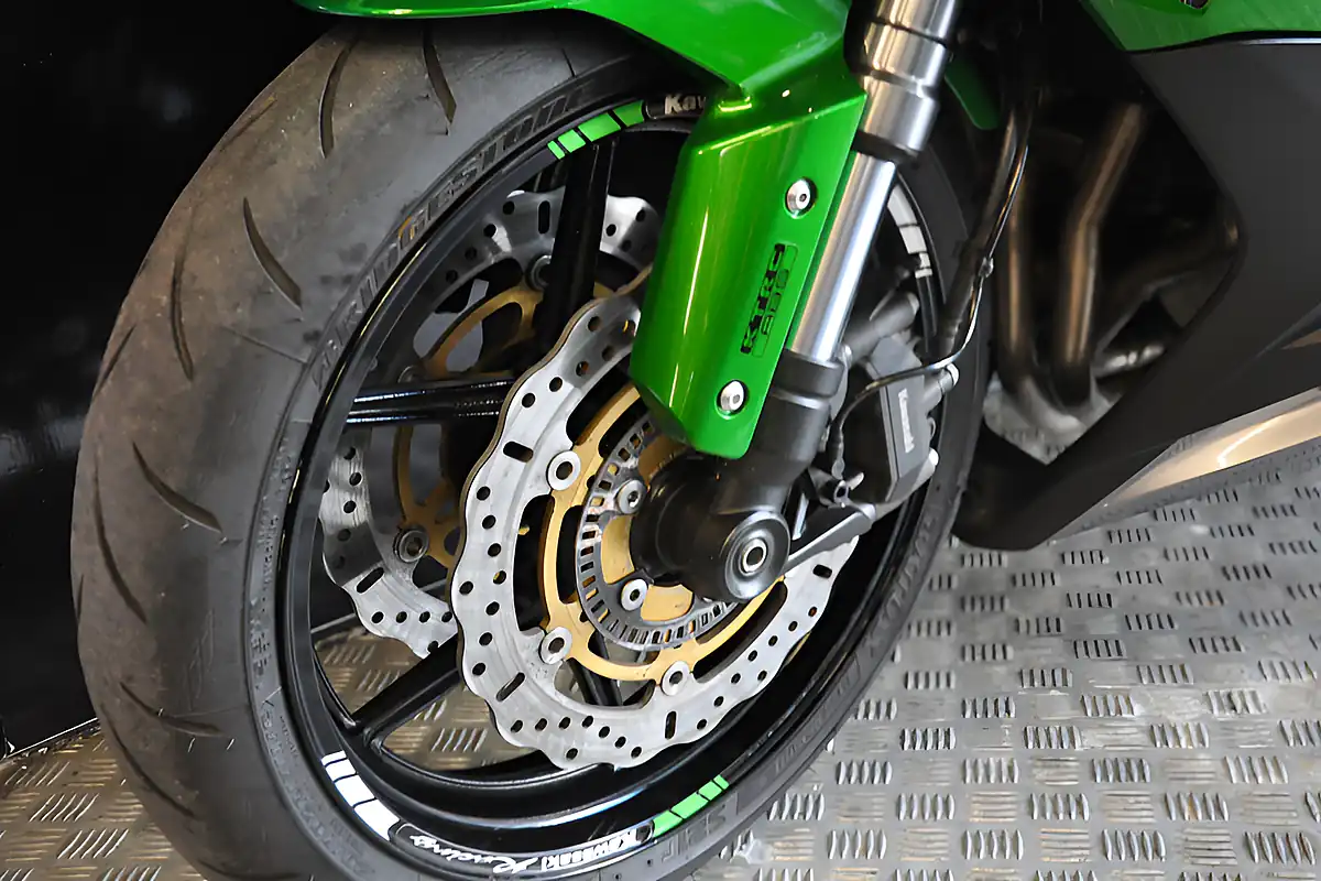 Used 2018 Kawasaki Z1000 Sx Green - Interior and Exterior details 8