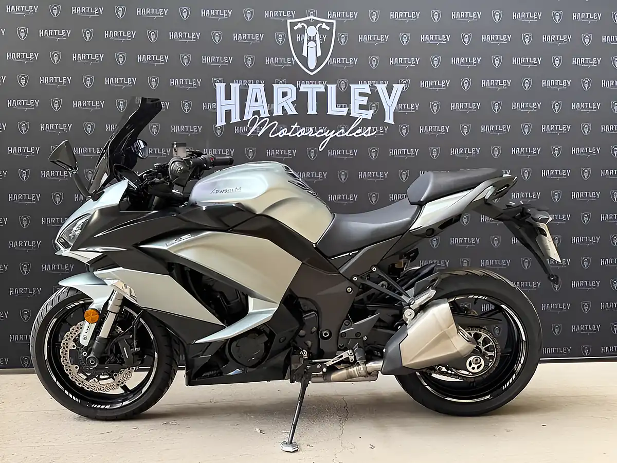 Used 2018 Kawasaki Z1000 Sx Silver - Interior and Exterior details 3