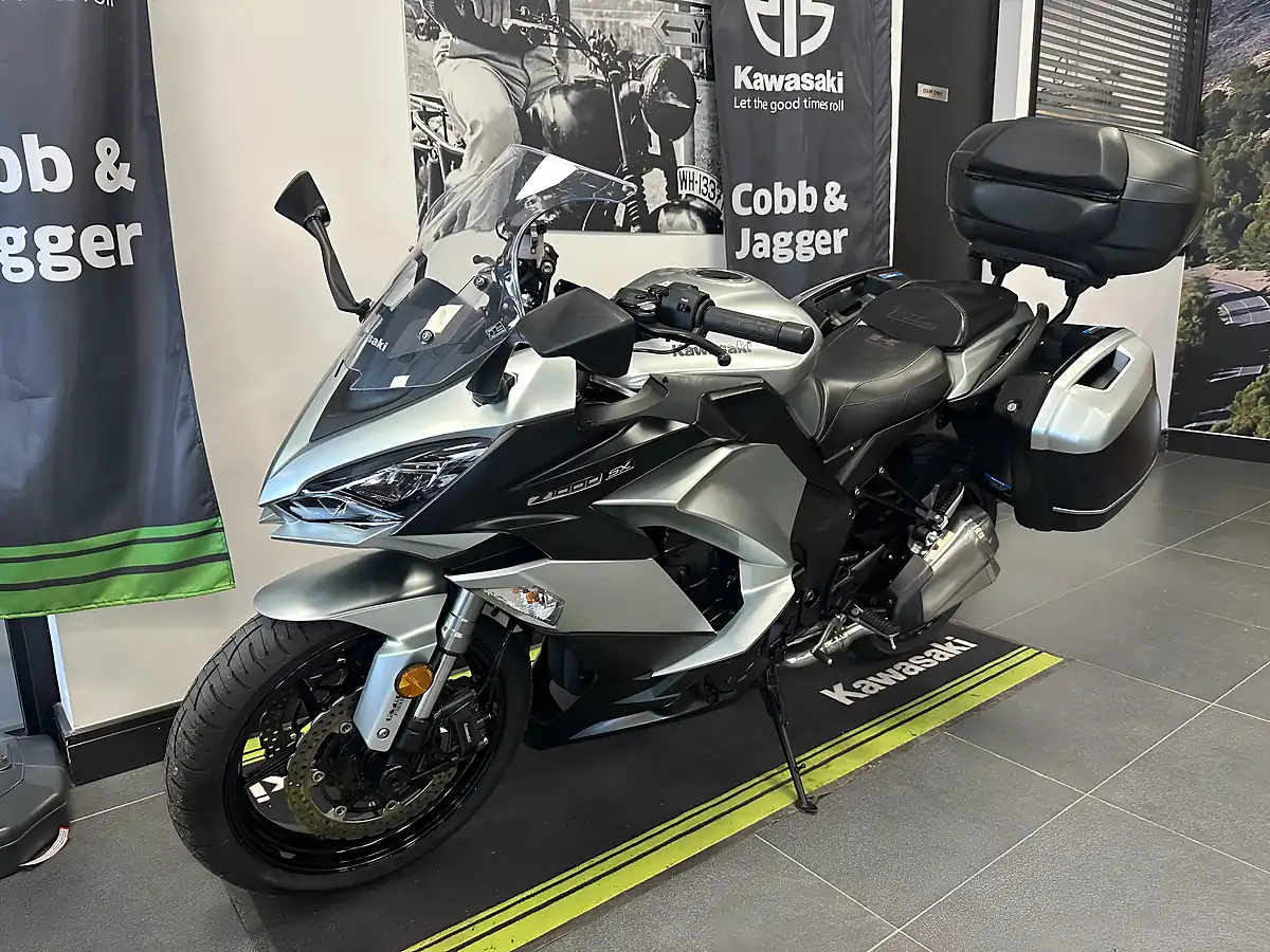Used 2018 Kawasaki Z1000SX Sports Tourer Silver Metallic - Interior and Exterior details 11