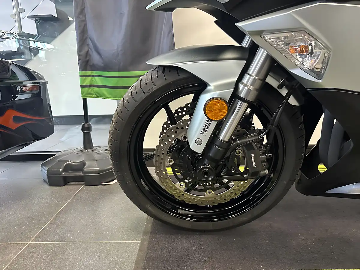 Used 2018 Kawasaki Z1000SX Sports Tourer Silver Metallic - Interior and Exterior details 12