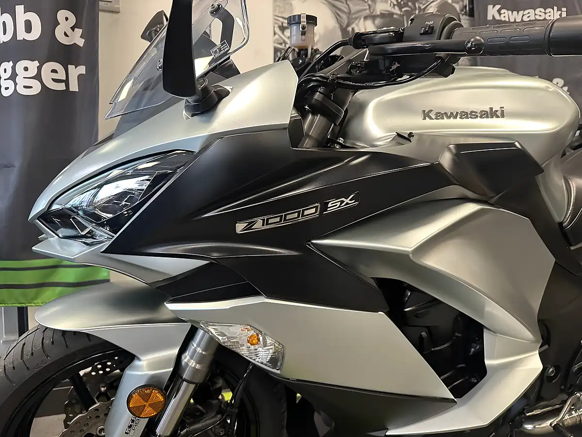 Used 2018 Kawasaki Z1000SX Sports Tourer Silver Metallic - Interior and Exterior details 13