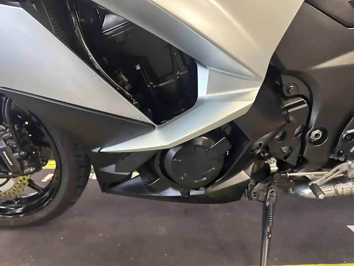 Used 2018 Kawasaki Z1000SX Sports Tourer Silver Metallic - Interior and Exterior details 14