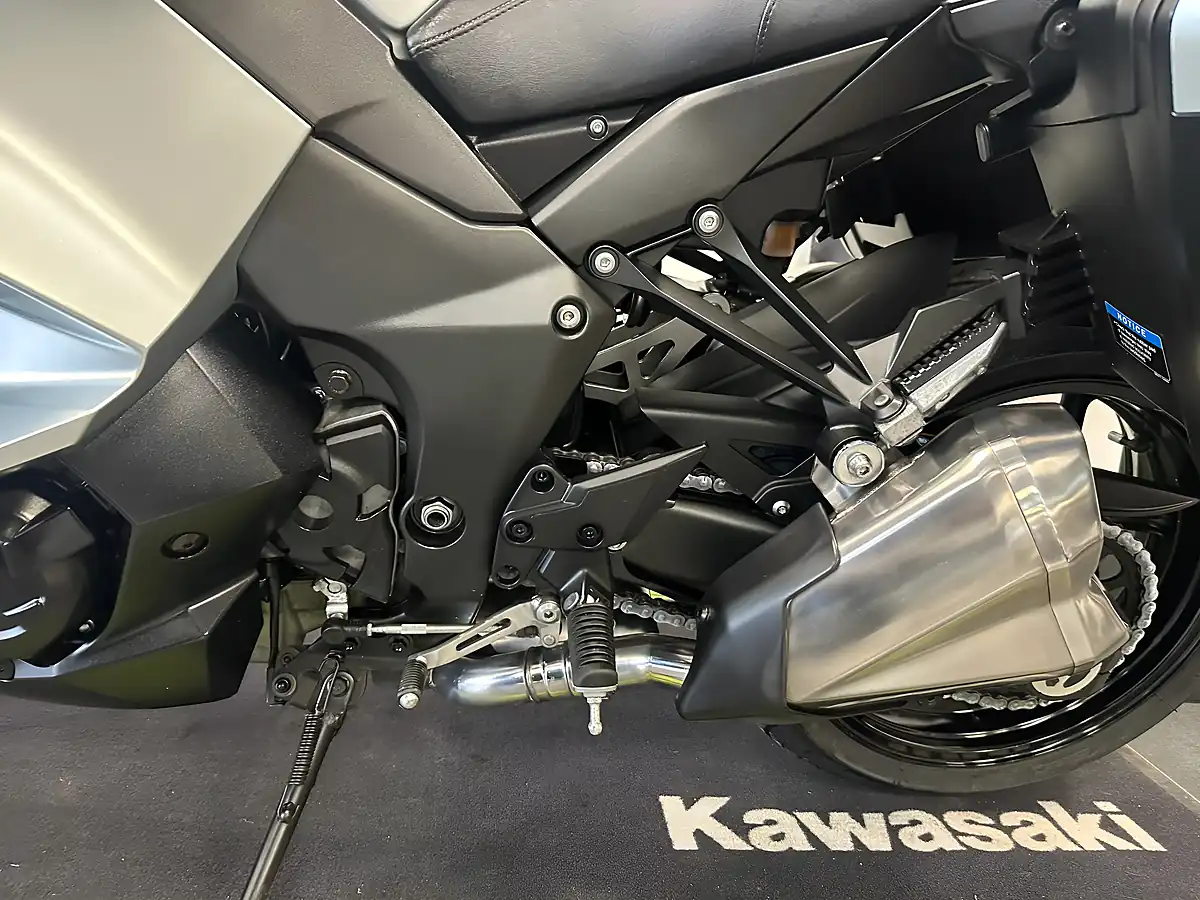 Used 2018 Kawasaki Z1000SX Sports Tourer Silver Metallic - Interior and Exterior details 15