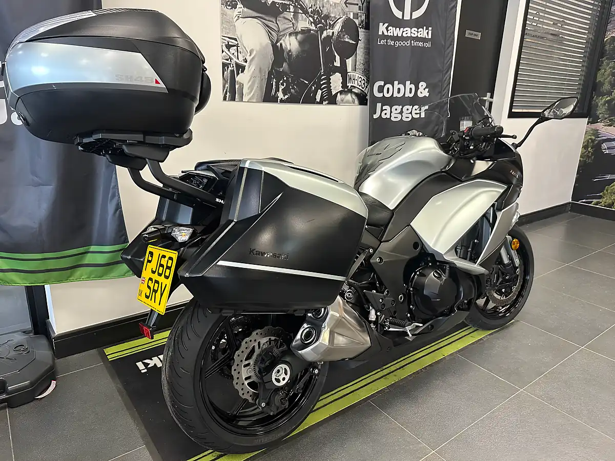 Used 2018 Kawasaki Z1000SX Sports Tourer Silver Metallic - Interior and Exterior details 2