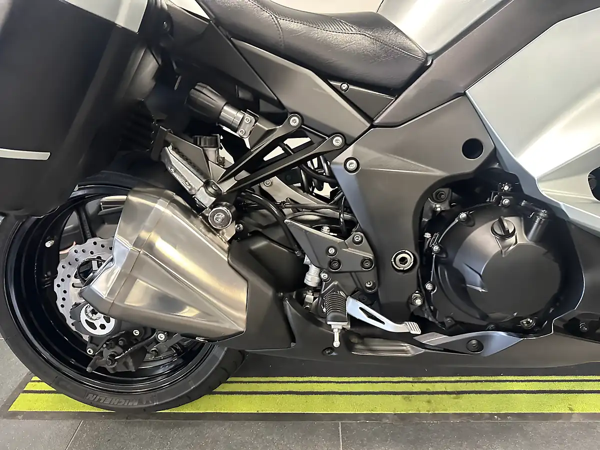 Used 2018 Kawasaki Z1000SX Sports Tourer Silver Metallic - Interior and Exterior details 4