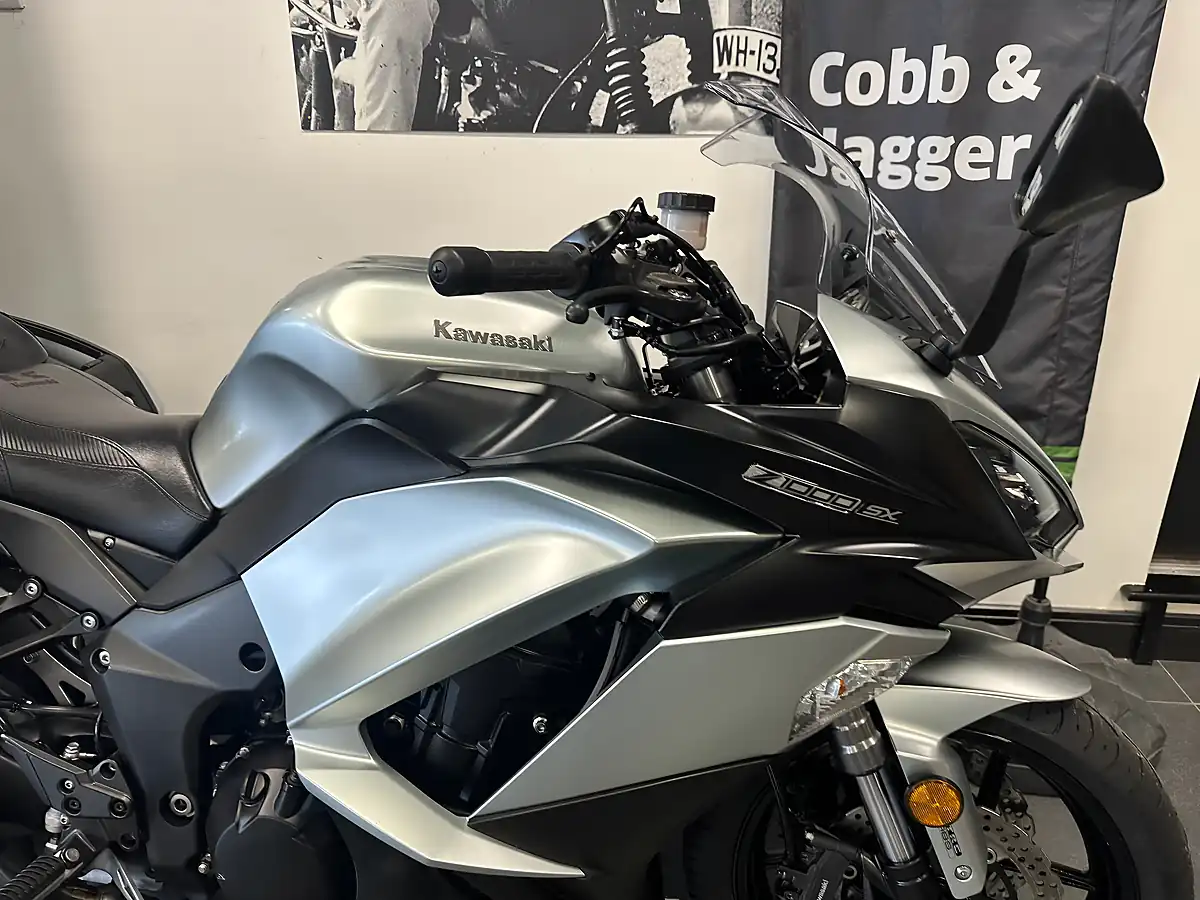 Used 2018 Kawasaki Z1000SX Sports Tourer Silver Metallic - Interior and Exterior details 5