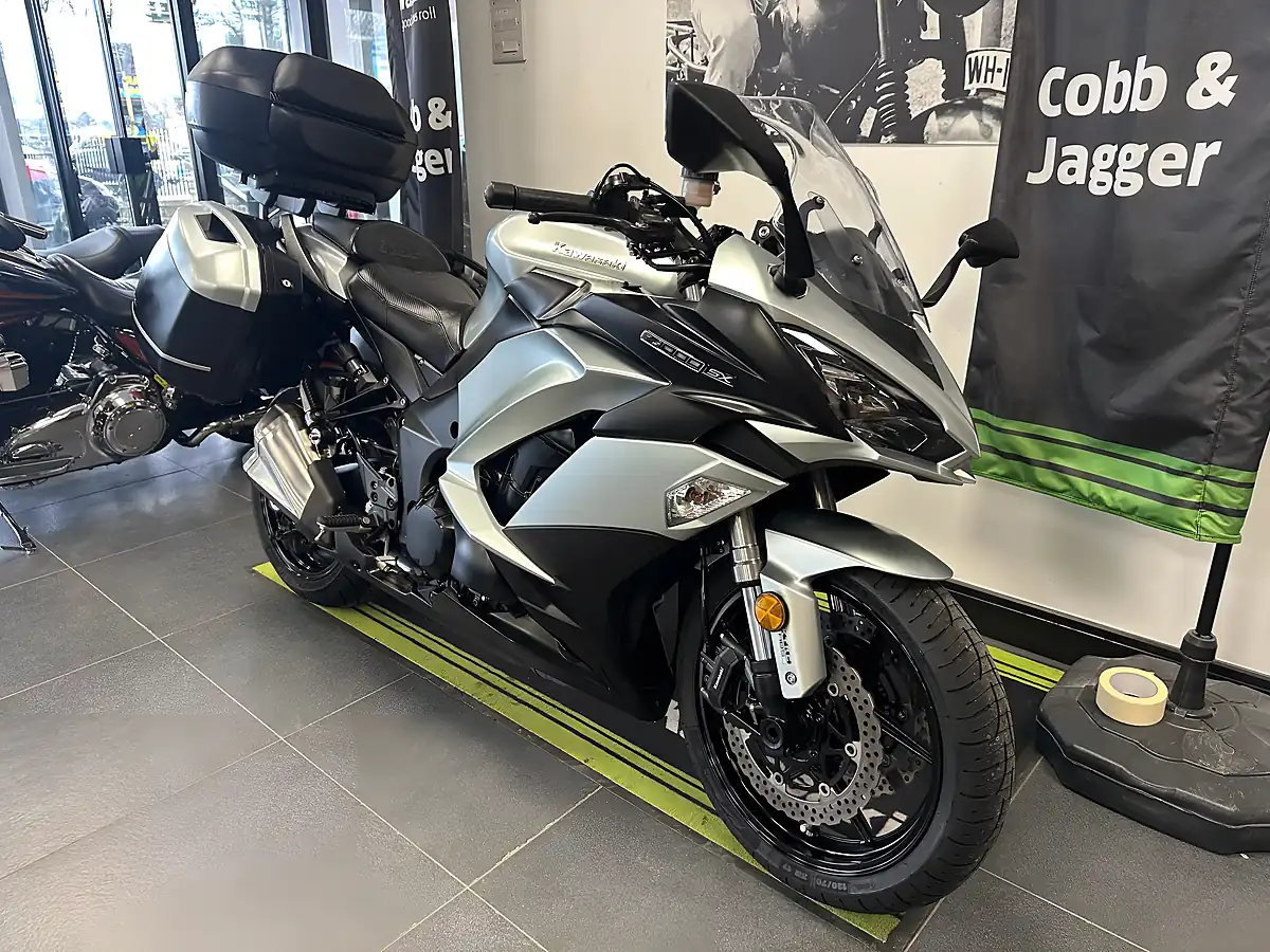 Used 2018 Kawasaki Z1000SX Sports Tourer Silver Metallic - Interior and Exterior details 7