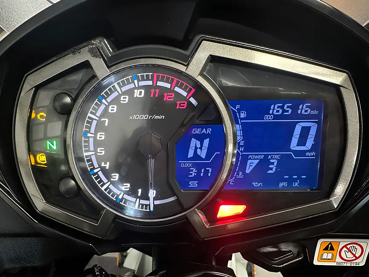 Used 2018 Kawasaki Z1000SX Sports Tourer Silver Metallic - Interior and Exterior details 9