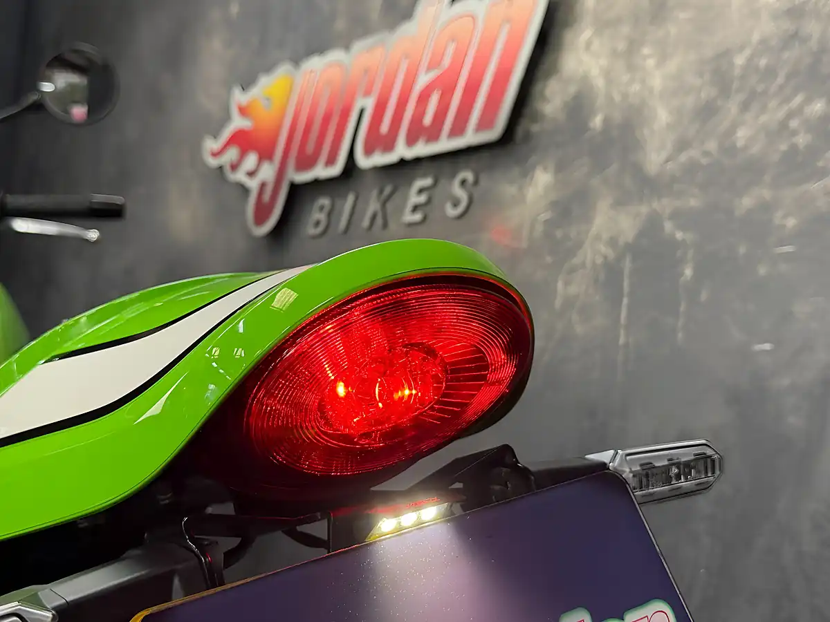 Used 2018 Kawasaki Z900 RS Cafe Green - Interior and Exterior details 13
