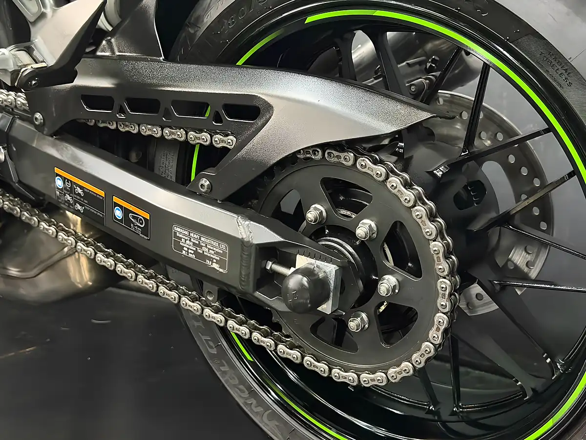 Used 2018 Kawasaki Z900 RS Cafe Green - Interior and Exterior details 20