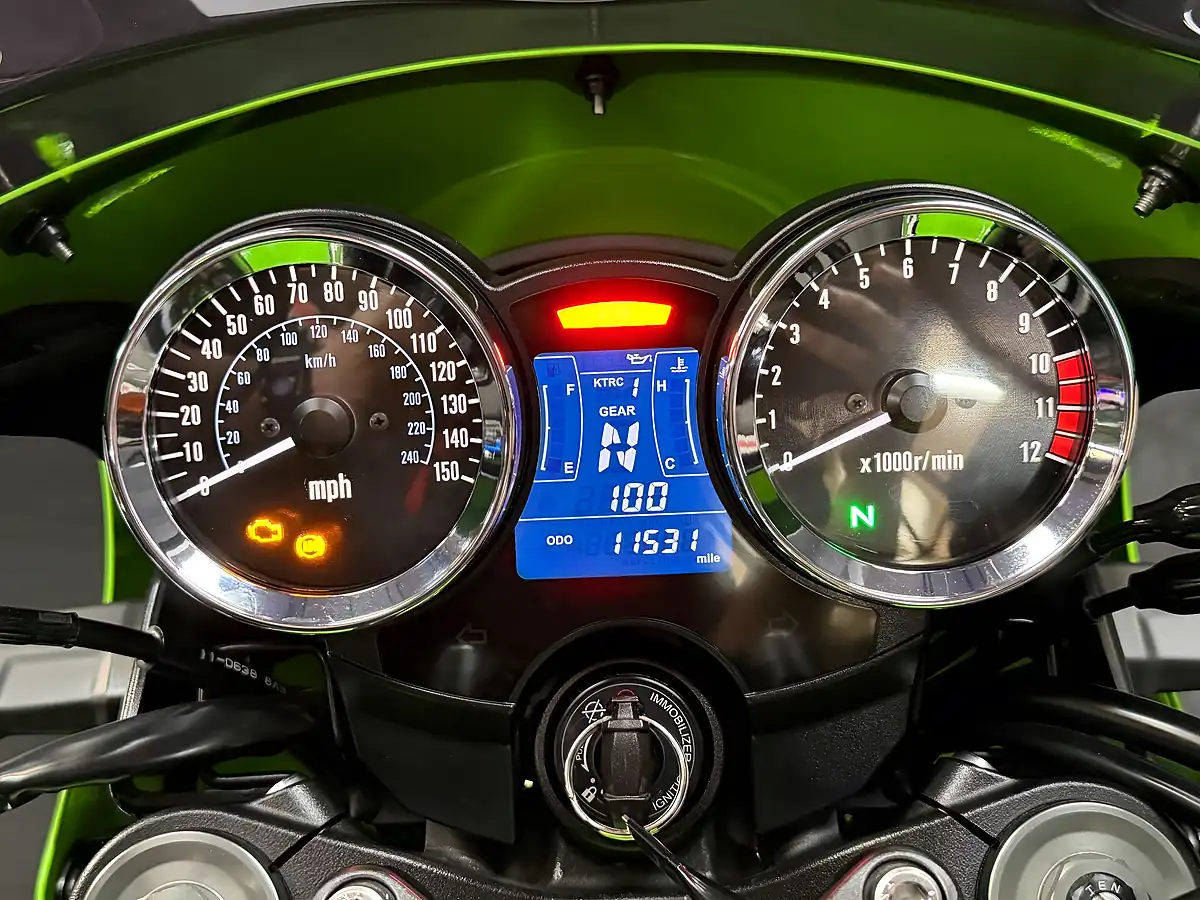 Used 2018 Kawasaki Z900 RS Cafe Green - Interior and Exterior details 3