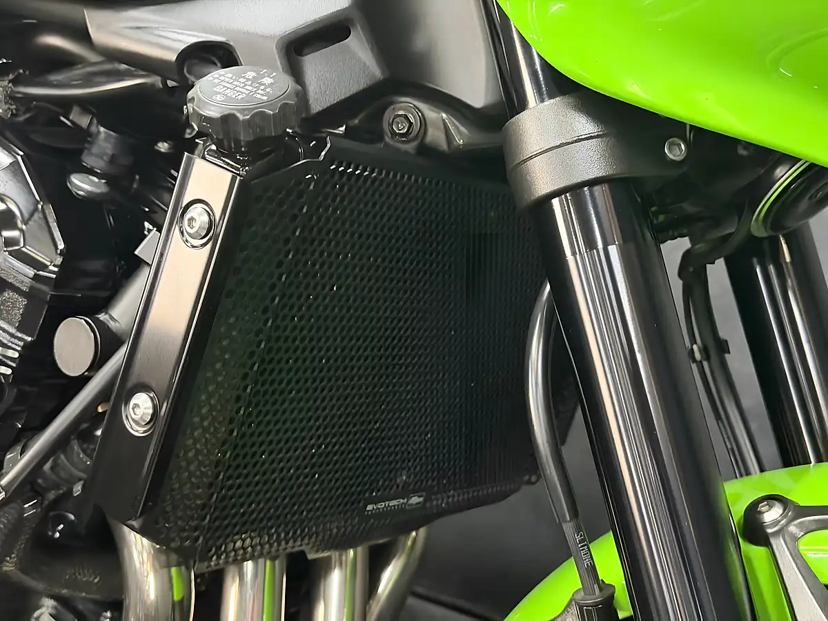 Used 2018 Kawasaki Z900 RS Cafe Green - Interior and Exterior details 8