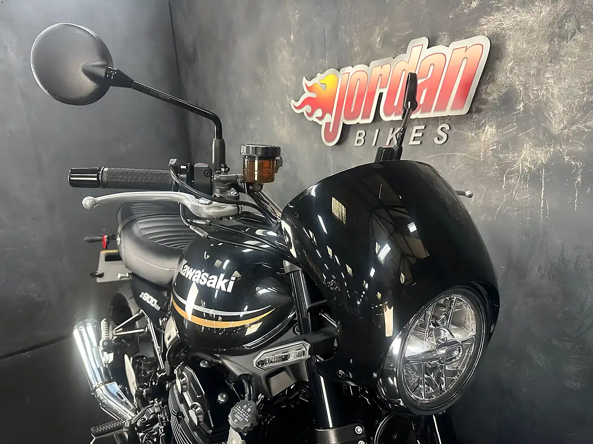 Used 2018 Kawasaki Z900 RS Modern Classic Black - Interior and Exterior details 10
