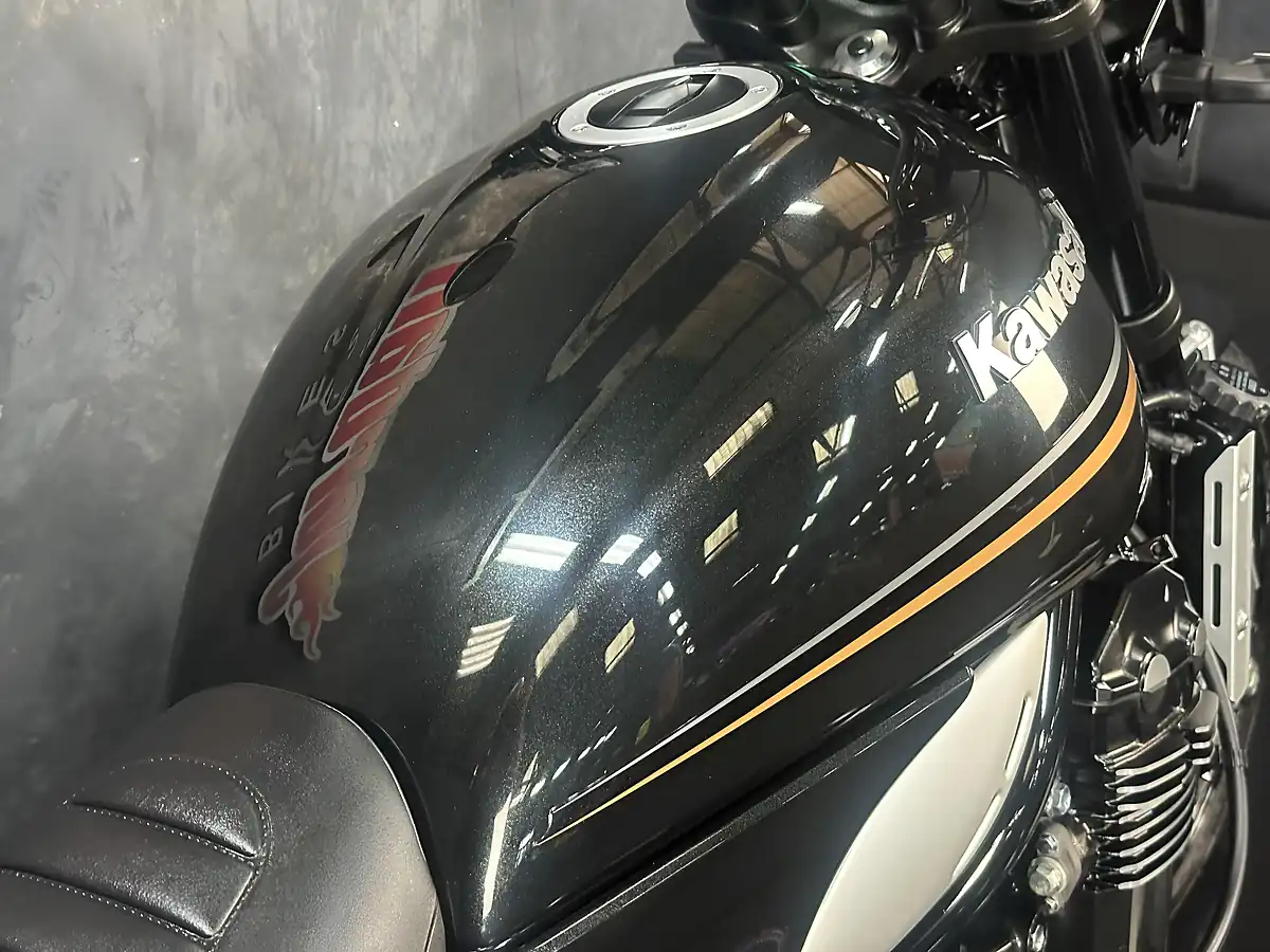 Used 2018 Kawasaki Z900 RS Modern Classic Black - Interior and Exterior details 15