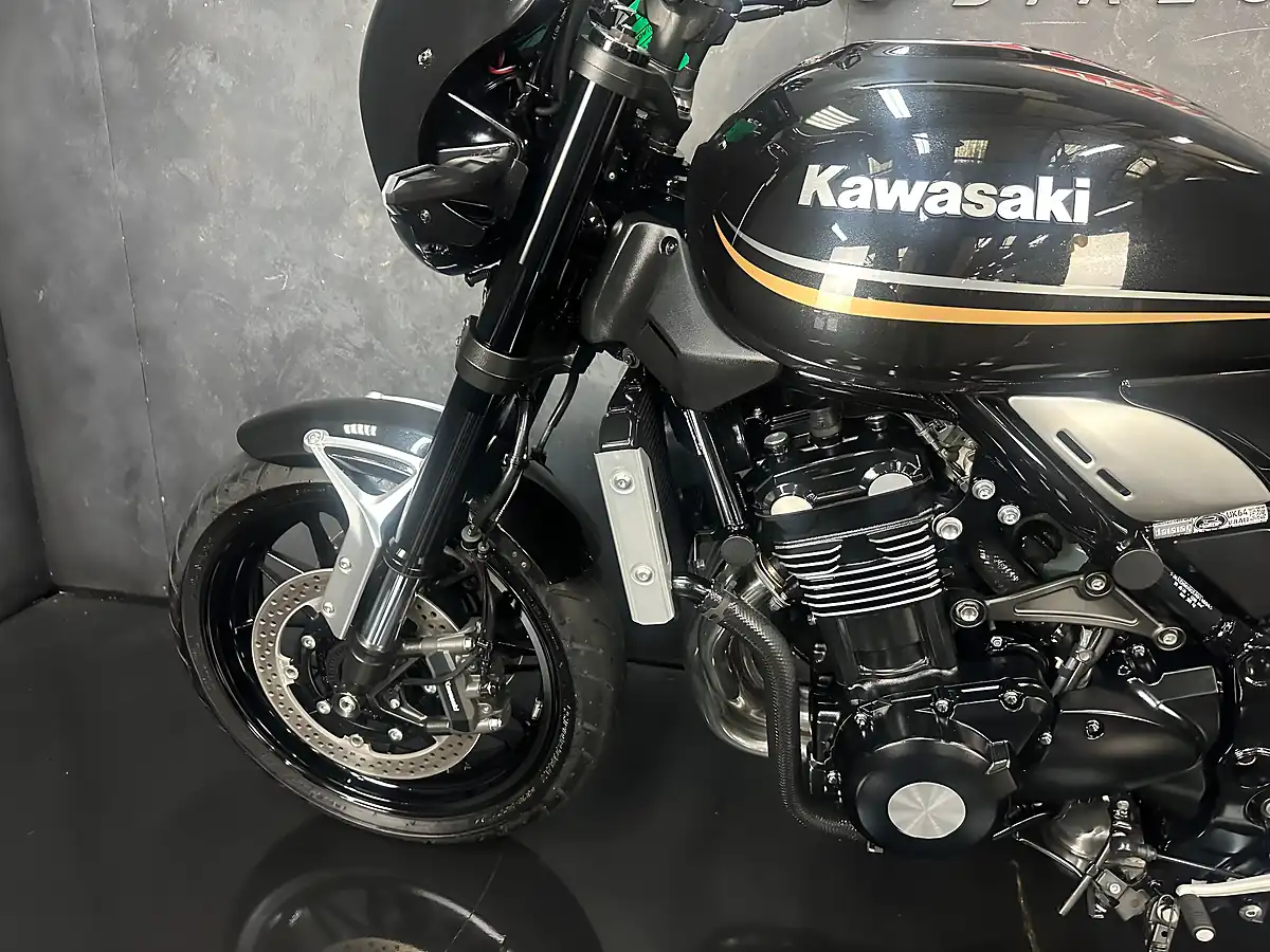 Used 2018 Kawasaki Z900 RS Modern Classic Black - Interior and Exterior details 17