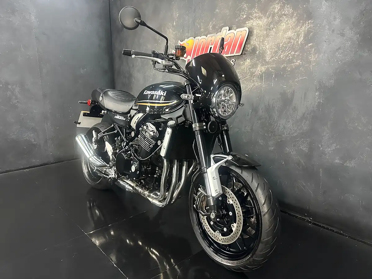 Used 2018 Kawasaki Z900 RS Modern Classic Black - Interior and Exterior details 4