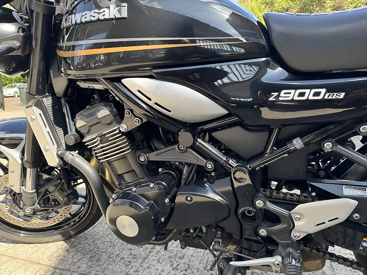 Used 2018 Kawasaki Z900 RS Modern Classic Black - Interior and Exterior details 11
