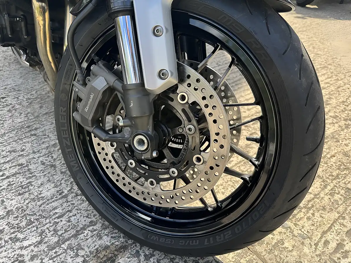 Used 2018 Kawasaki Z900 RS Modern Classic Black - Interior and Exterior details 7
