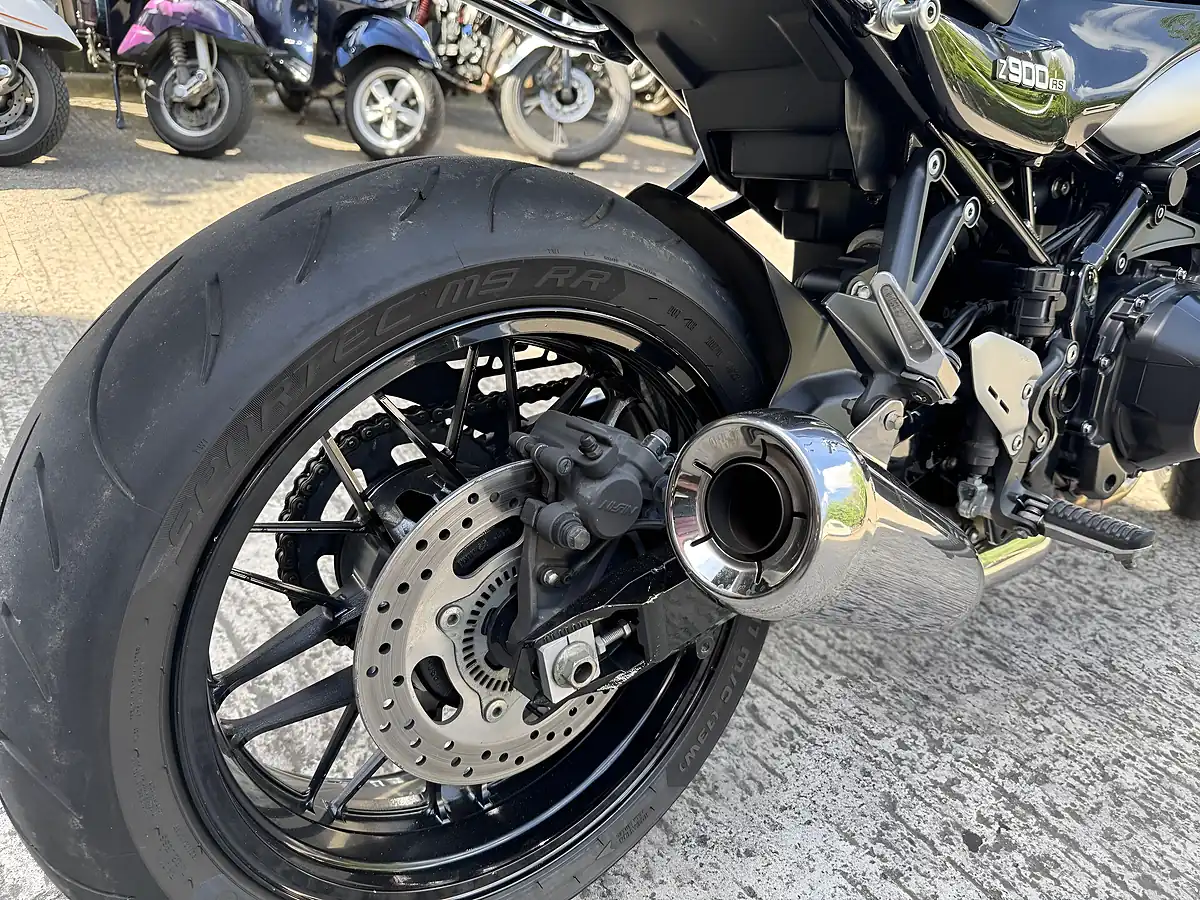 Used 2018 Kawasaki Z900 RS Modern Classic Black - Interior and Exterior details 9