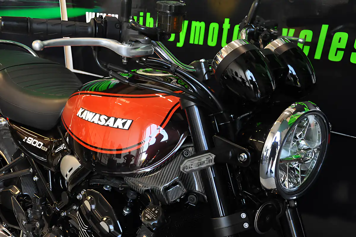 Used 2018 Kawasaki Z900 RS Orange - Interior and Exterior details 6