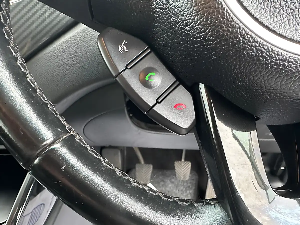 Used 2018 Kia Carens 2 Black - Interior and Exterior details 11