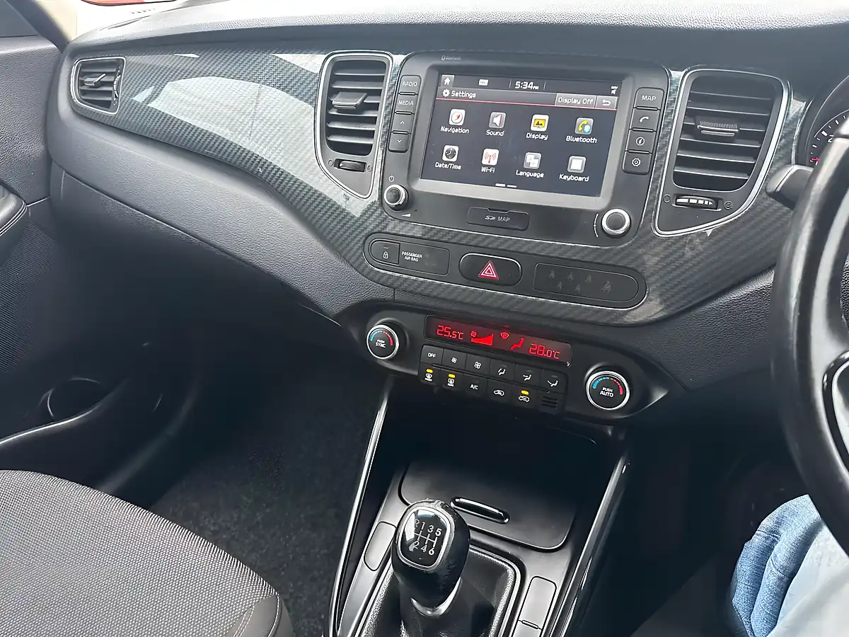 Used 2018 Kia Carens 2 Black - Interior and Exterior details 12