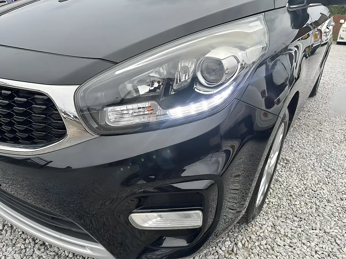 Used 2018 Kia Carens 2 Black - Interior and Exterior details 17