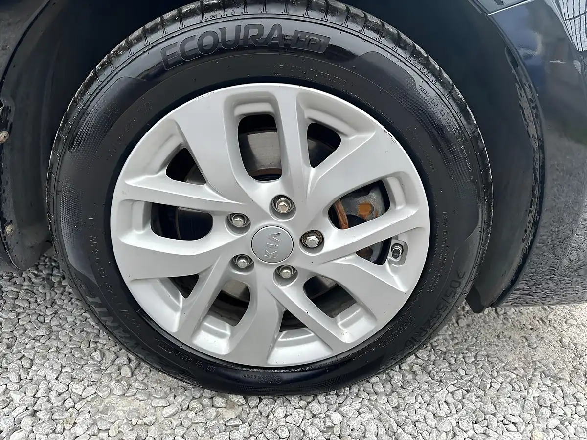 Used 2018 Kia Carens 2 Black - Interior and Exterior details 19